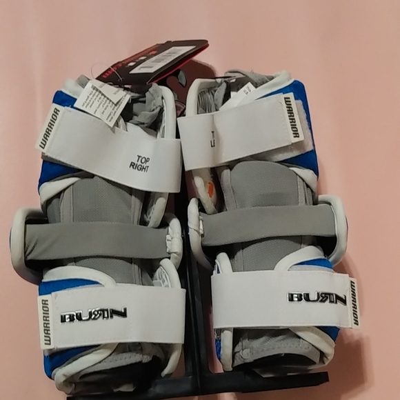 Warrior Lacrosse Burn Arm Guards Blue & White SZ Small NEW - Picture 2 of 2